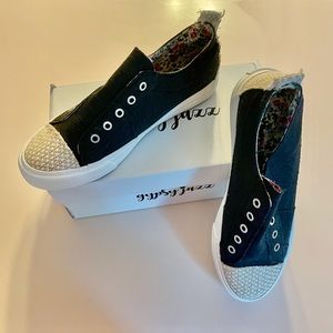 Gypsy Jazz JOLLY Slip-On Sneaker Size 10 BNIB